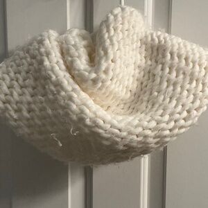 Merona Women’s Chunky Knit Winter White Infinity scarf OS